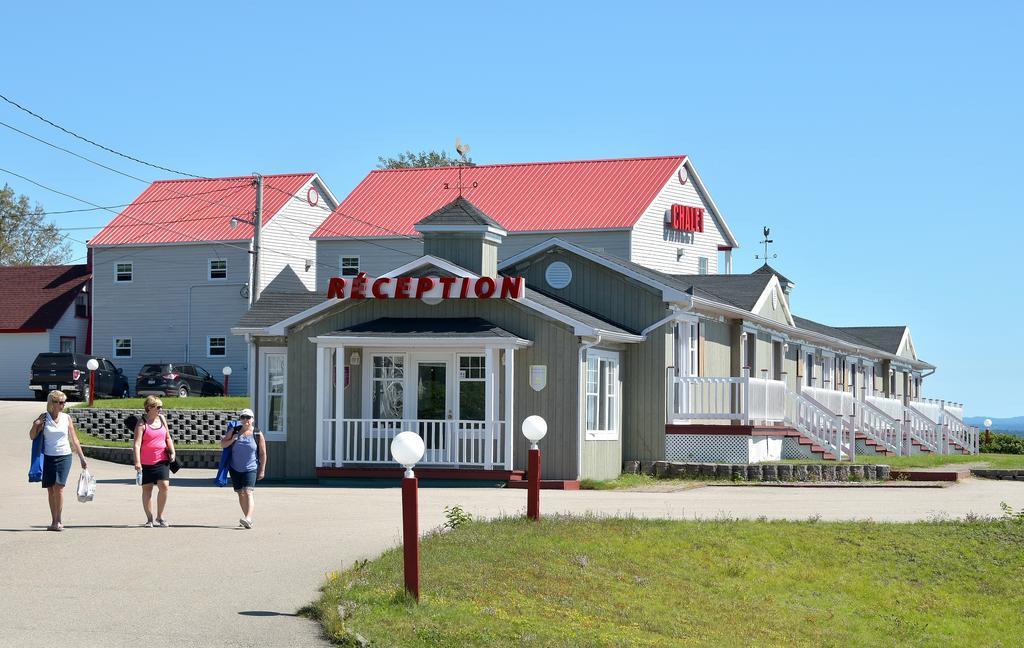 Motel Et Chalets Bo-Fleuve Evangeline Saint-Simeon  Exterior photo