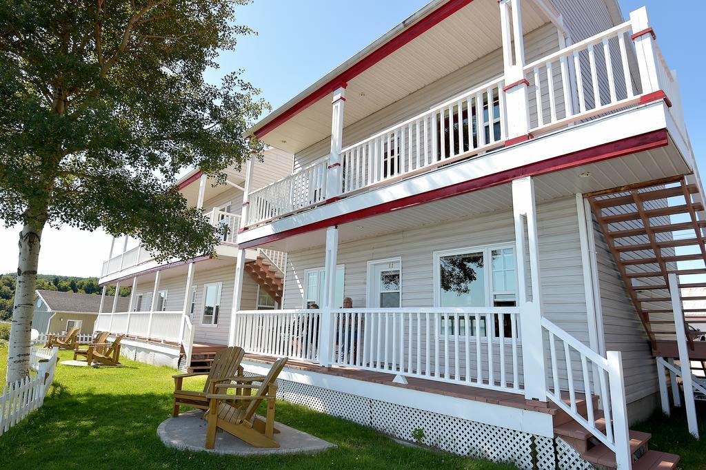 Motel Et Chalets Bo-Fleuve Evangeline Saint-Simeon  Exterior photo