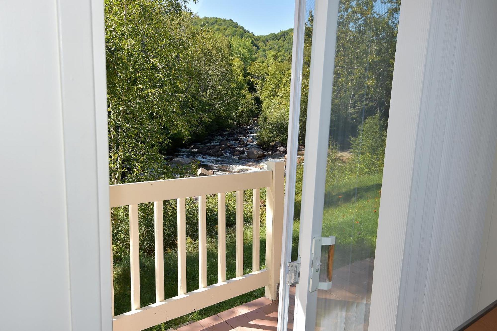 Motel Et Chalets Bo-Fleuve Evangeline Saint-Simeon  Room photo