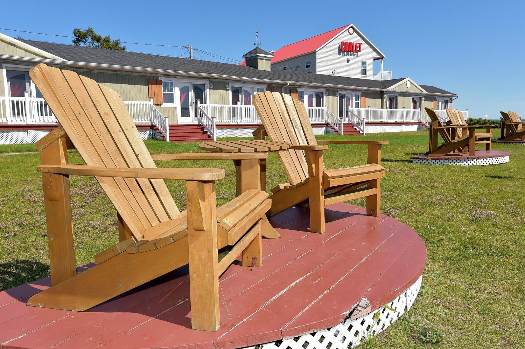 Motel Et Chalets Bo-Fleuve Evangeline Saint-Simeon  Room photo
