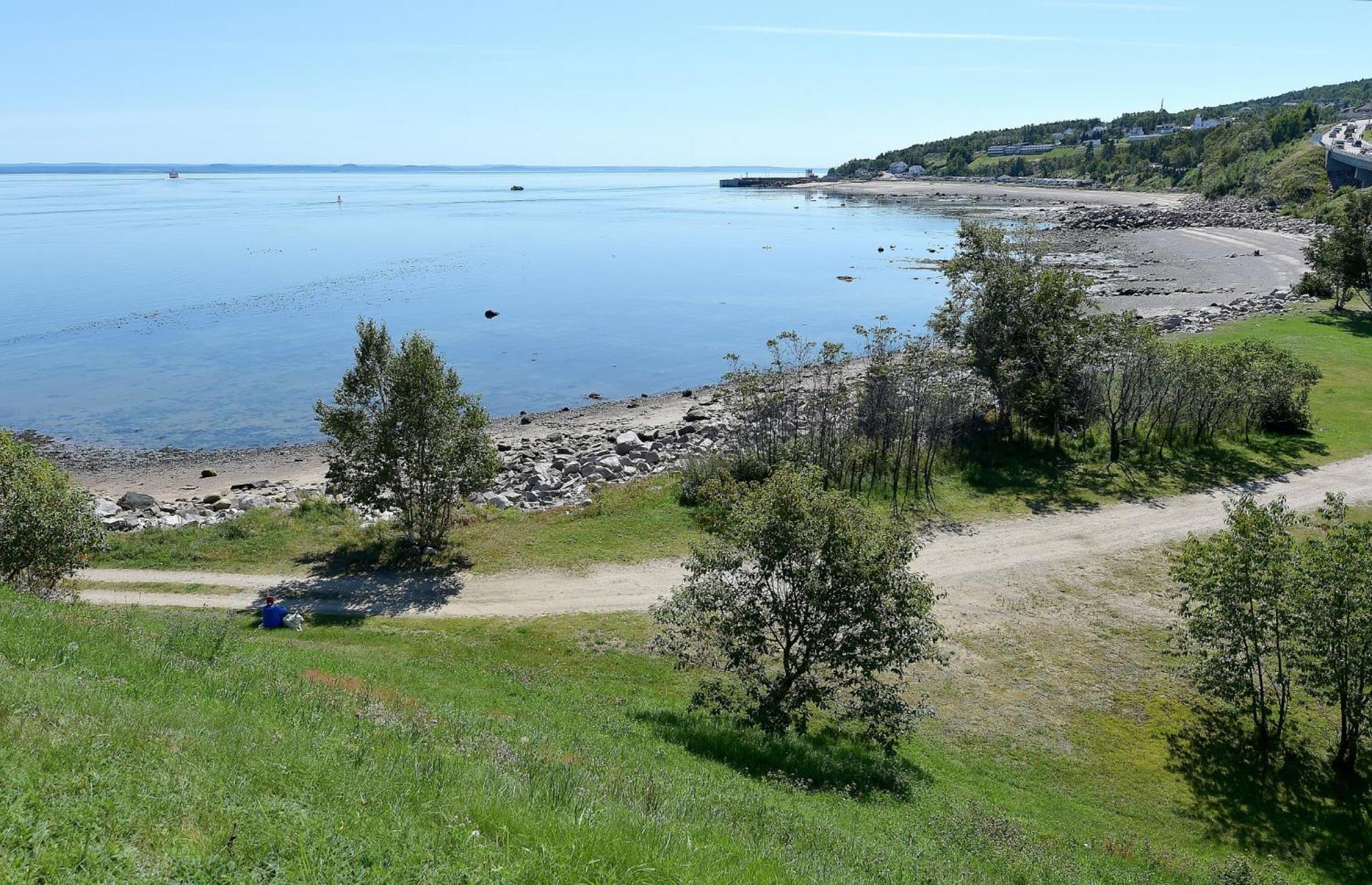 Motel Et Chalets Bo-Fleuve Evangeline Saint-Simeon  Room photo