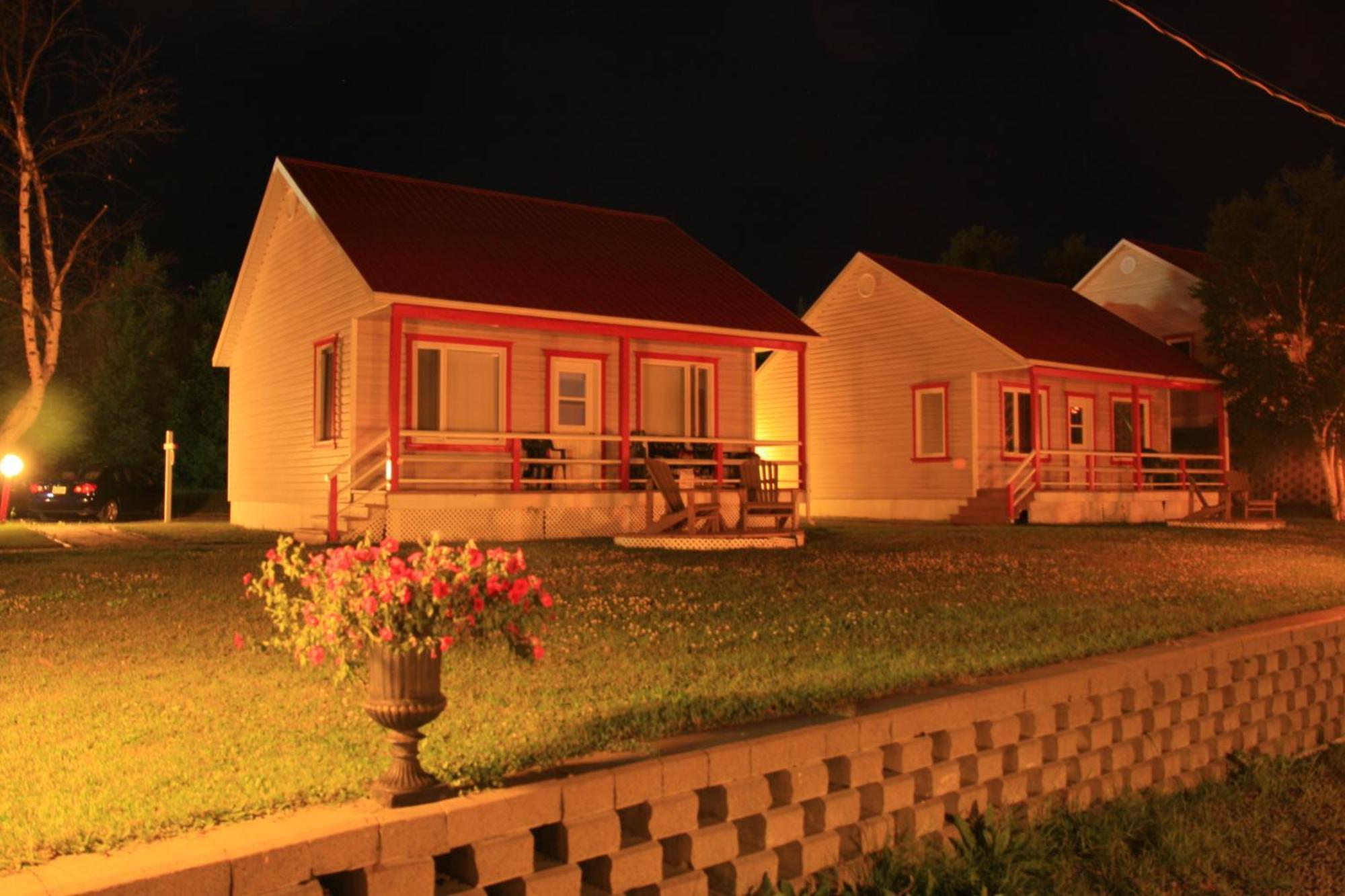 Motel Et Chalets Bo-Fleuve Evangeline Saint-Simeon  Room photo
