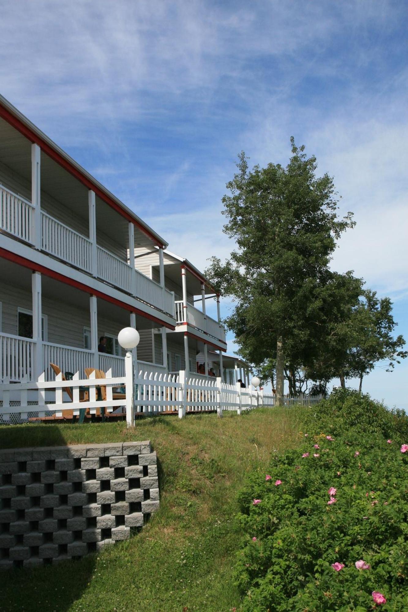 Motel Et Chalets Bo-Fleuve Evangeline Saint-Simeon  Room photo