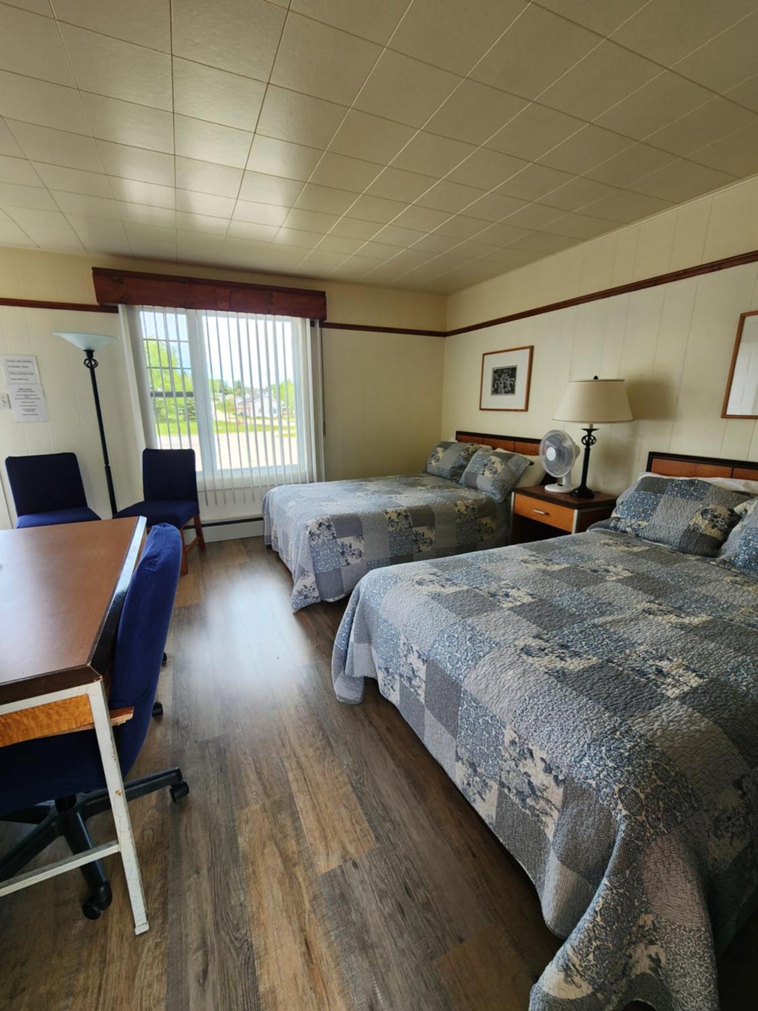 Motel Et Chalets Bo-Fleuve Evangeline Saint-Simeon  Exterior photo