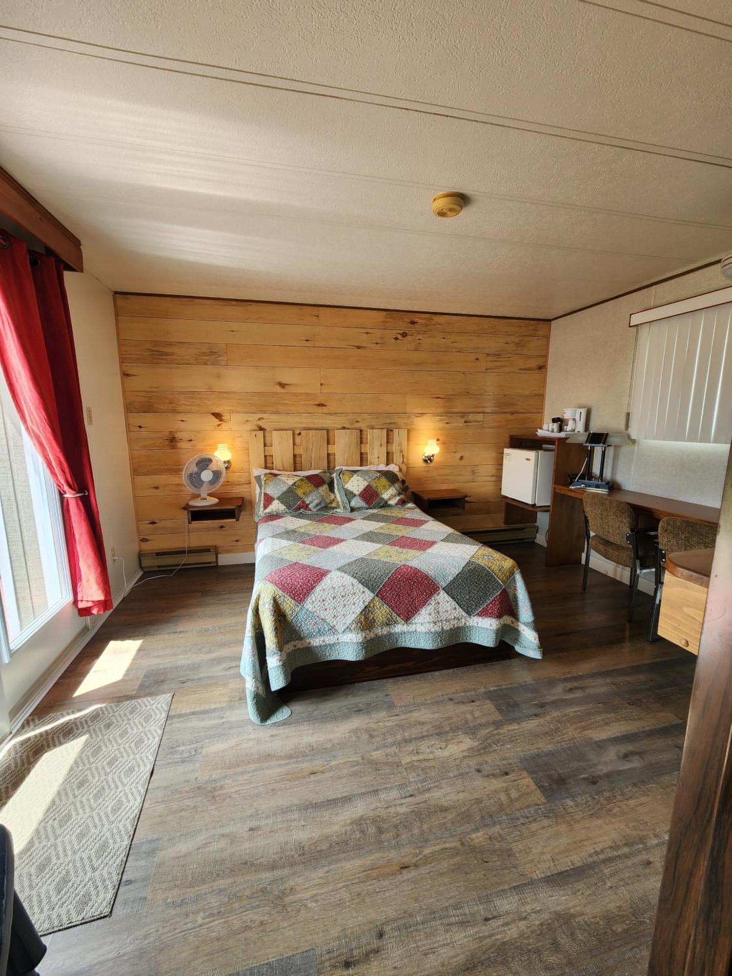 Motel Et Chalets Bo-Fleuve Evangeline Saint-Simeon  Exterior photo