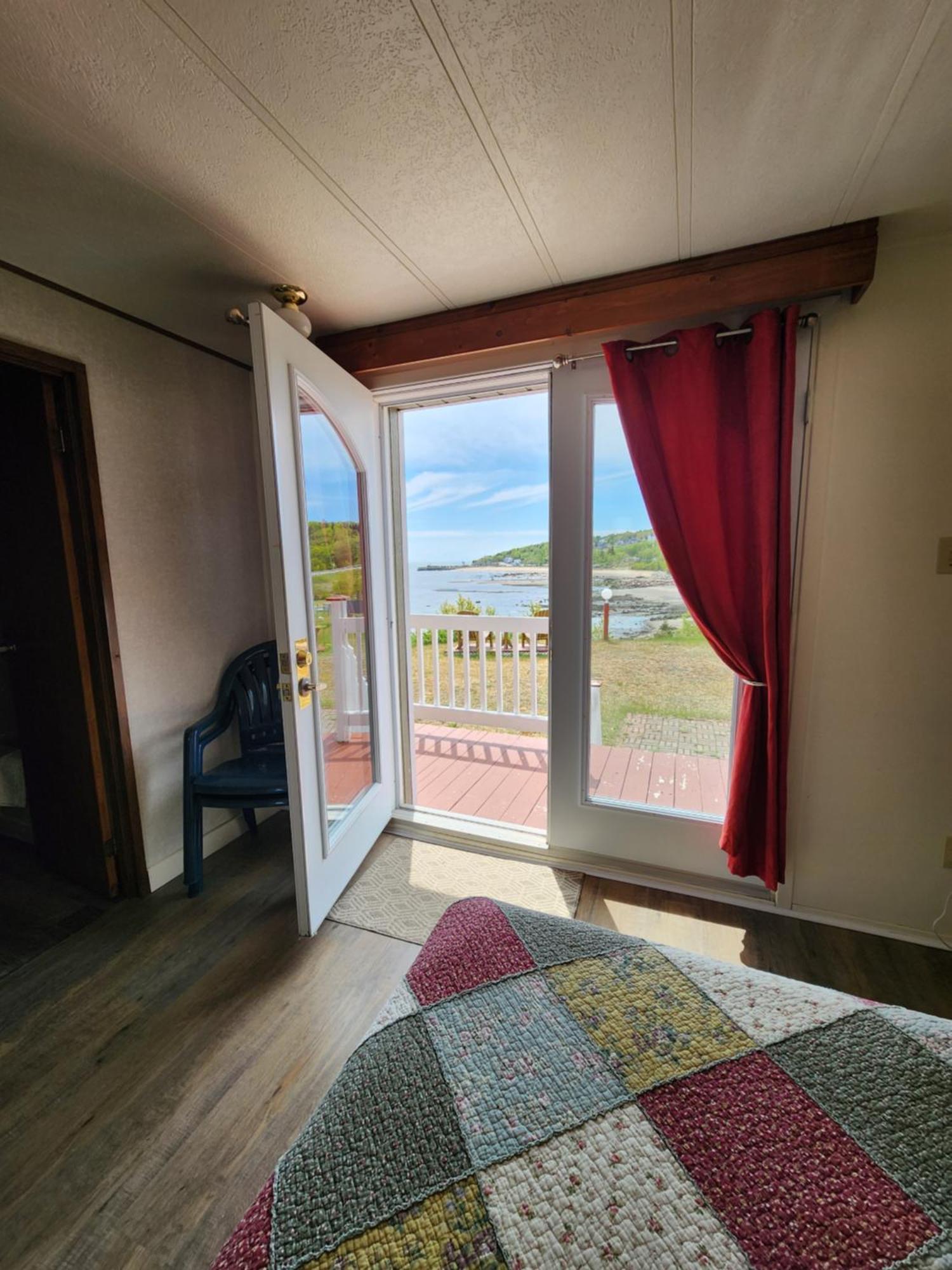 Motel Et Chalets Bo-Fleuve Evangeline Saint-Simeon  Exterior photo