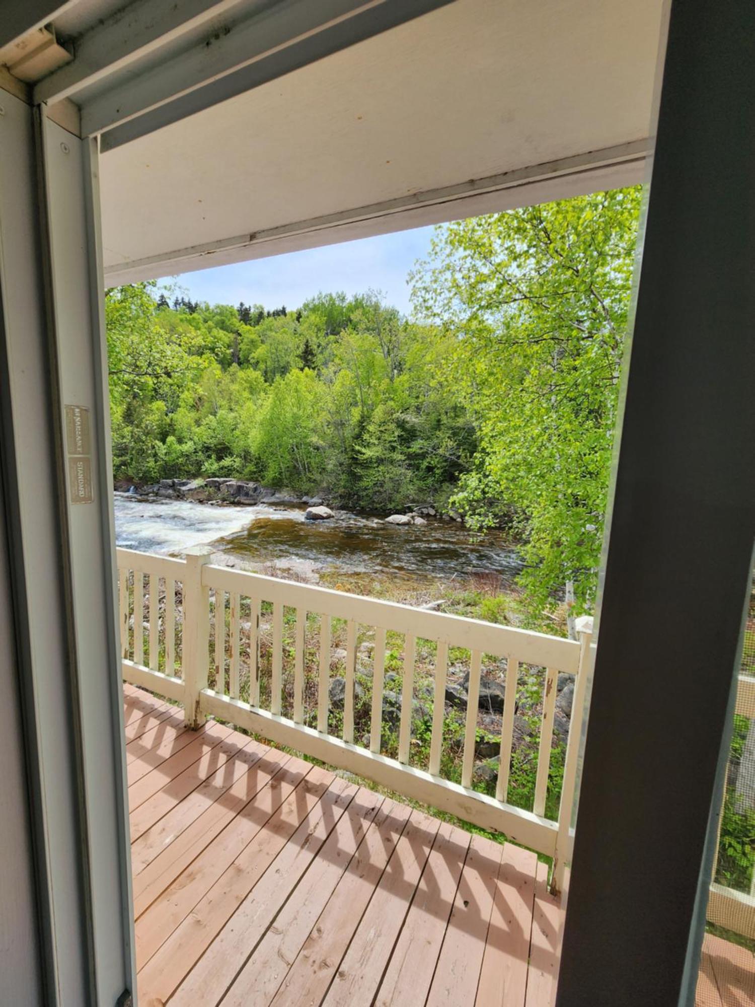 Motel Et Chalets Bo-Fleuve Evangeline Saint-Simeon  Exterior photo