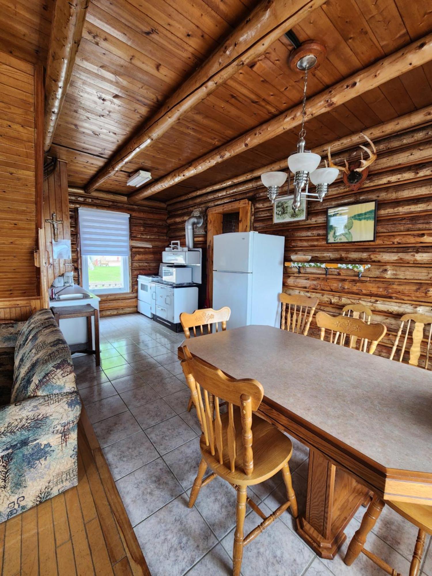 Motel Et Chalets Bo-Fleuve Evangeline Saint-Simeon  Exterior photo