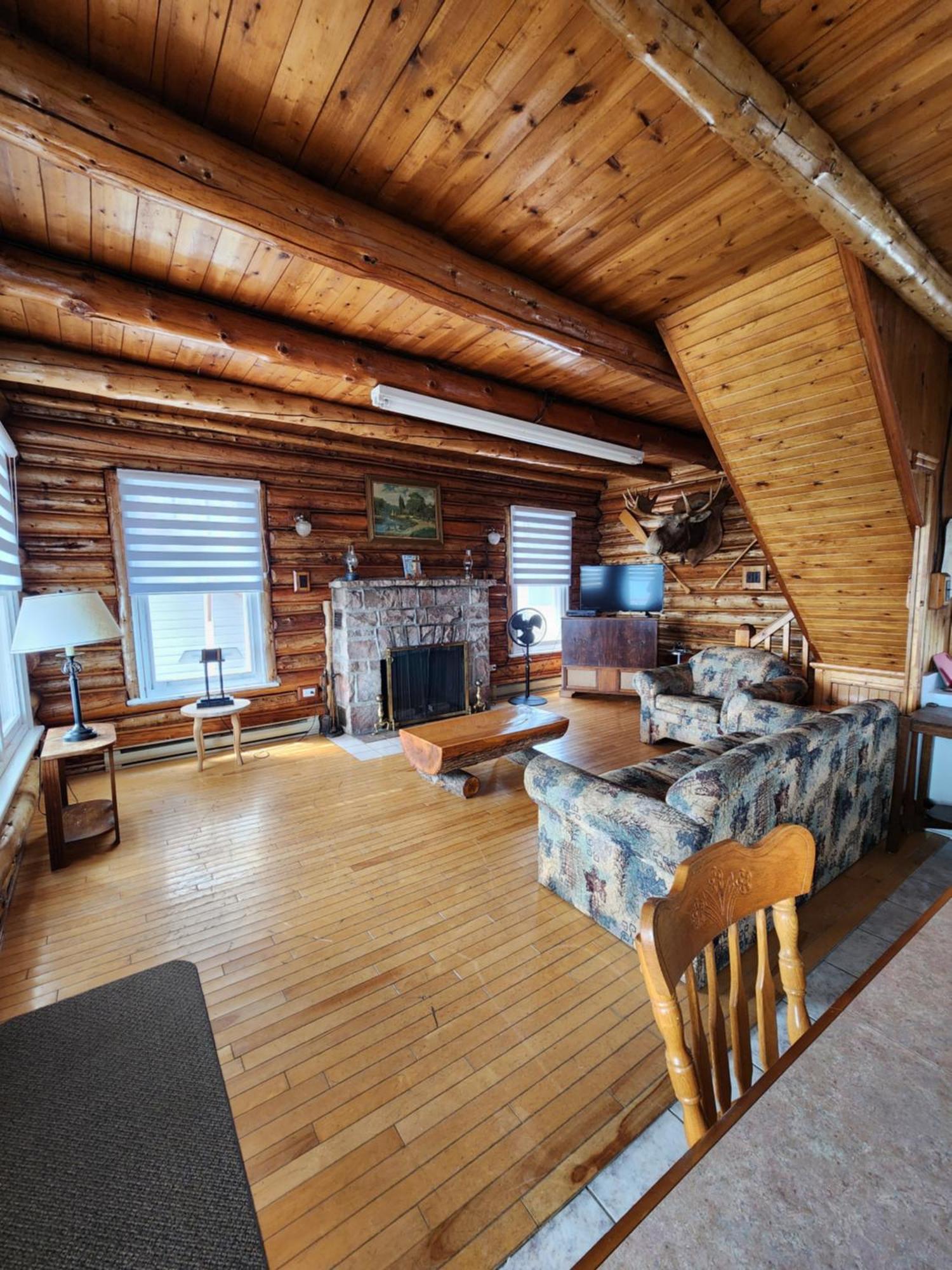 Motel Et Chalets Bo-Fleuve Evangeline Saint-Simeon  Exterior photo