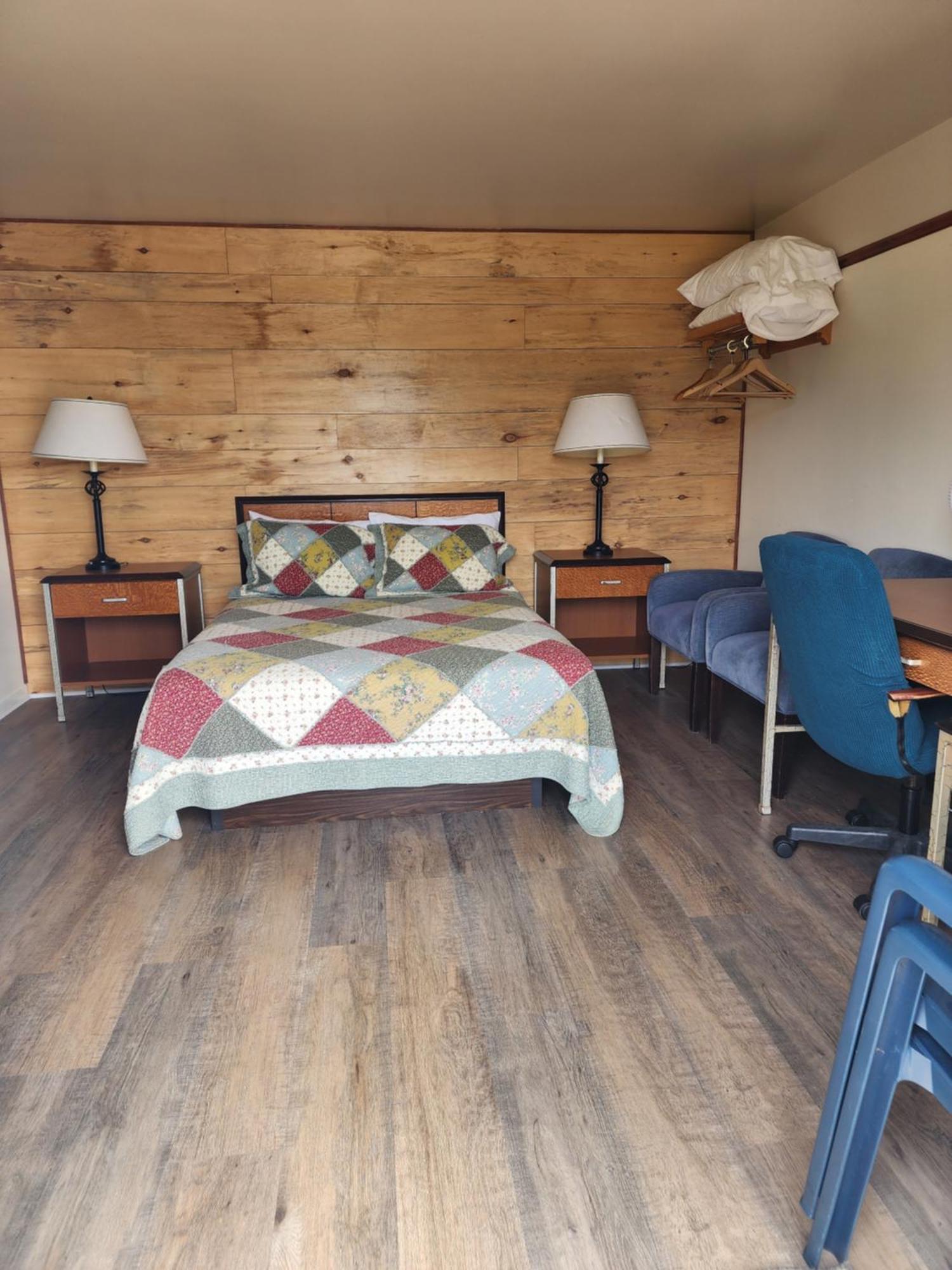 Motel Et Chalets Bo-Fleuve Evangeline Saint-Simeon  Exterior photo
