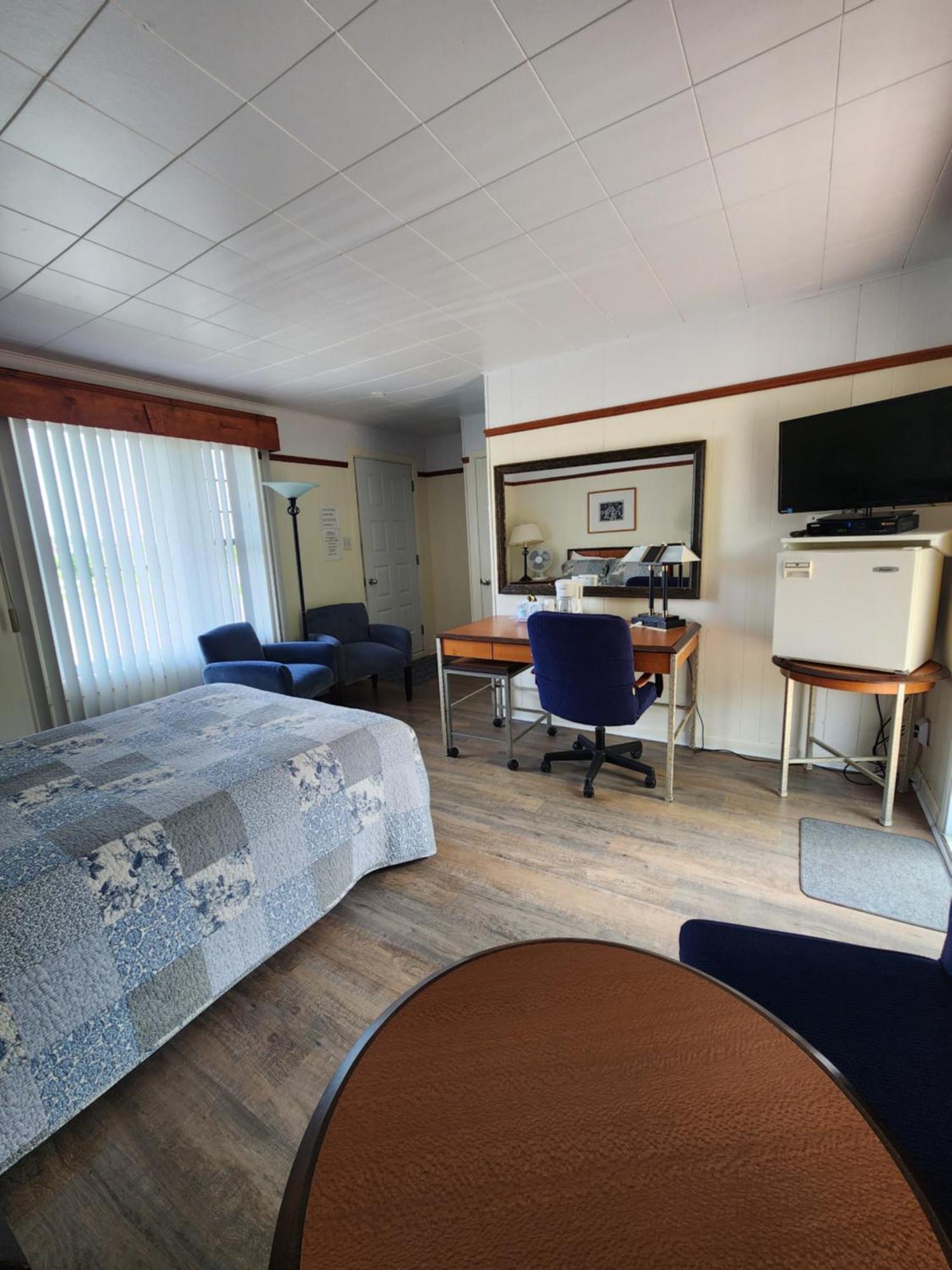 Motel Et Chalets Bo-Fleuve Evangeline Saint-Simeon  Exterior photo