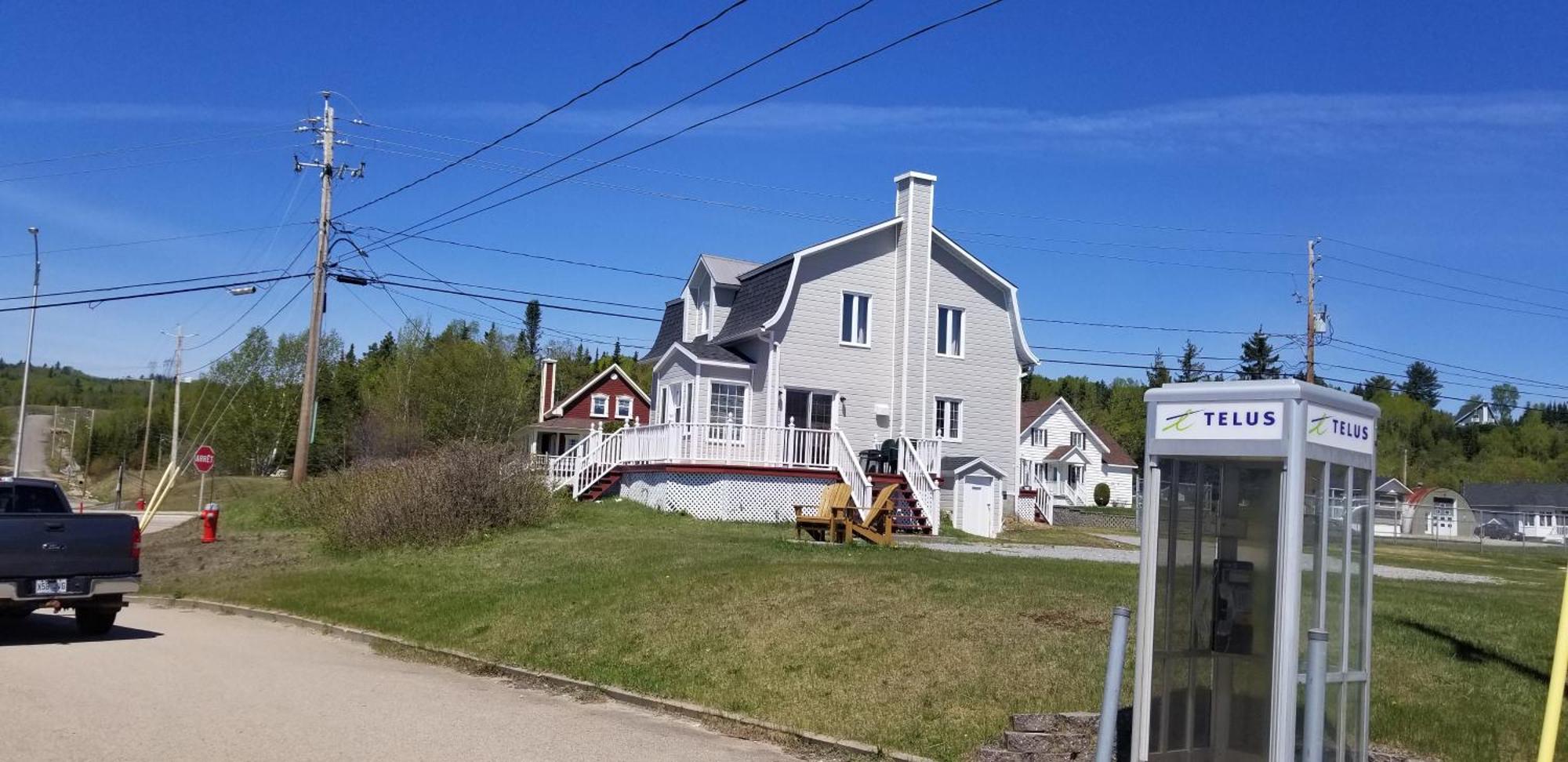 Motel Et Chalets Bo-Fleuve Evangeline Saint-Simeon  Exterior photo